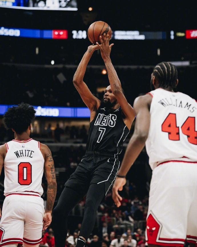 芝加哥公牛转会期豪取连胜，志在欧超杯名次提升，目标明确，年轻球员得到机会的简单介绍